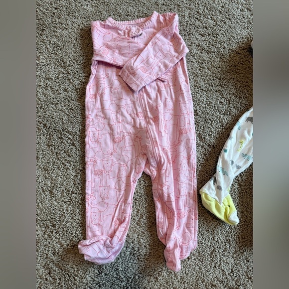 Carters 9 month lot of 4 Baby Girl Zip Sleepers Short Sleeve Shirt - Picture 3 of 4